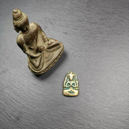 Amulet, Chenrezig Pendant Badge,32 - Tibetan Buddhist amulet, detailed view
