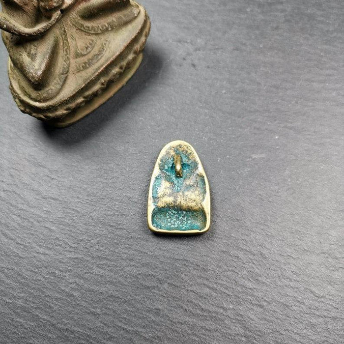 Amulet, Chenrezig Pendant Badge,32 - Tibetan Buddhist amulet, close-up detail