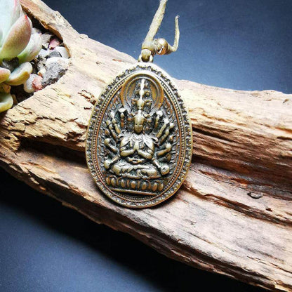 Amulet,Avalokitesvara,Padmapani,Kuanyin Pendant - Tibetan Buddhist amulet, front view