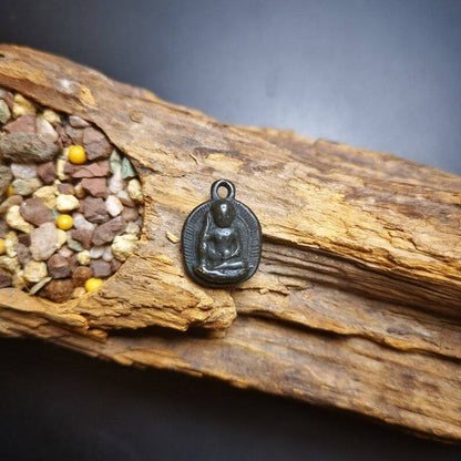 Amulet,Milarepa Pendant for Mala,Prayer Beads Accessories - Tibetan Buddhist mala beads, close-up detail