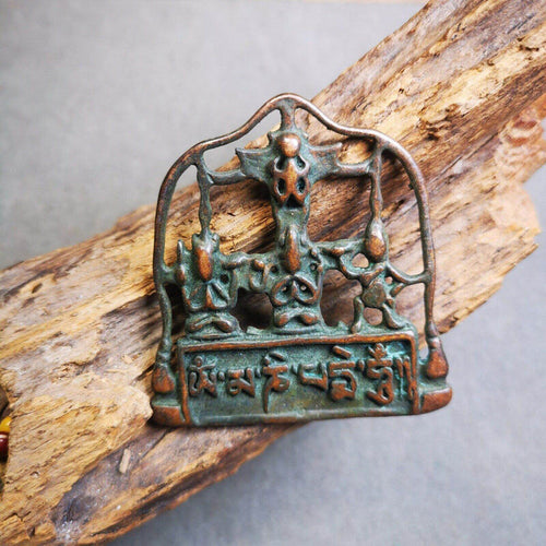 Buddha Statue Badge,Three Great Chenrezig,Manjushri,Vajrapani - Tibetan Buddhist statue, front view