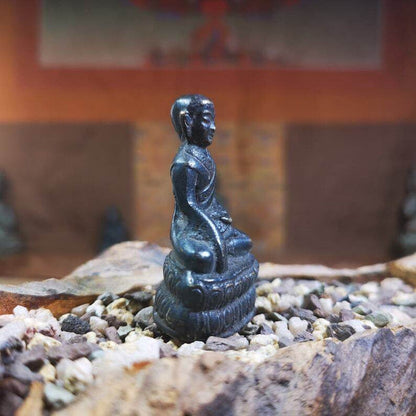 Buddha Statue Shakyamuni - Tibetan Buddhist statue, detailed view