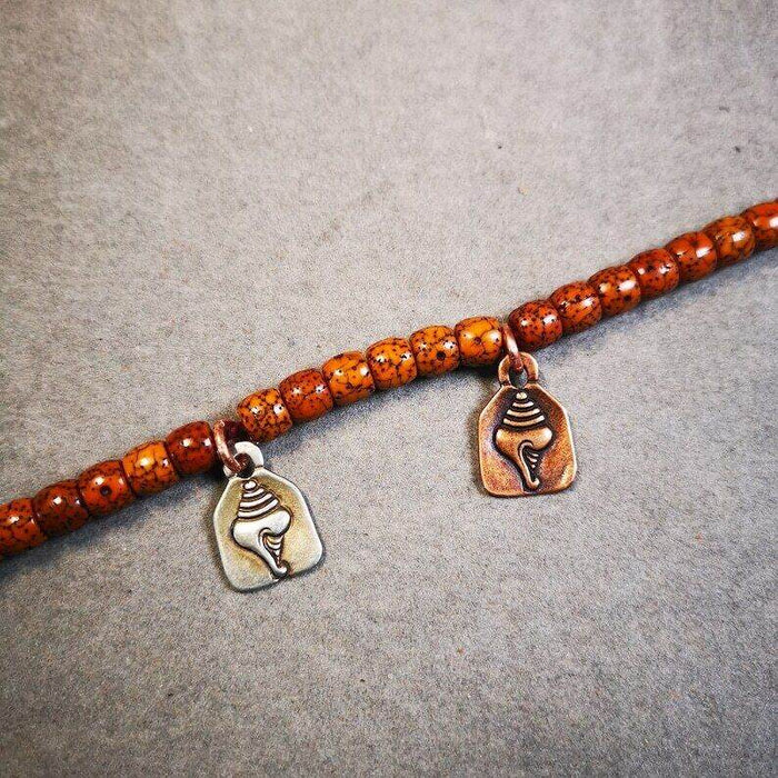 Gandhanra Handmade Mala Counter, Divine Conch Pendant - Tibetan Buddhist mala beads, close-up detail