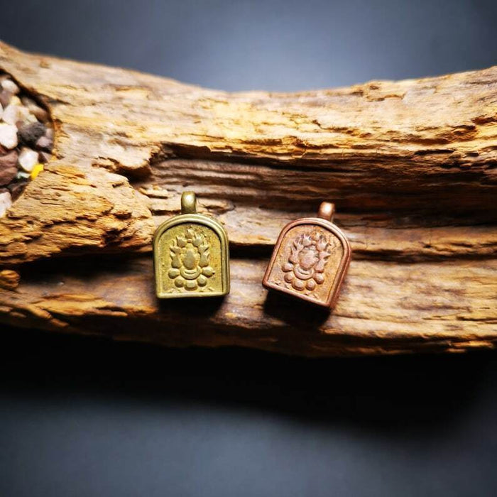 Gau Ghau Shrine,Drashi Lhamo,Zashi Lhamo,Altar Amulet Pendant - Tibetan Buddhist amulet, close-up detail