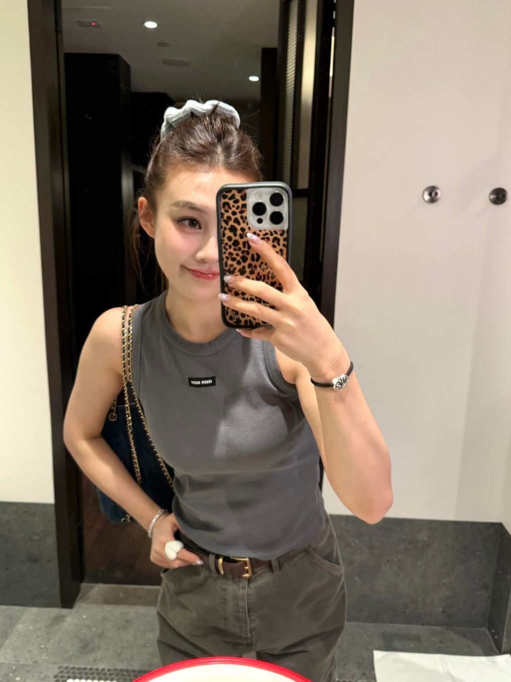 2026 Women’s MM Logo V-neck Top (FF718)