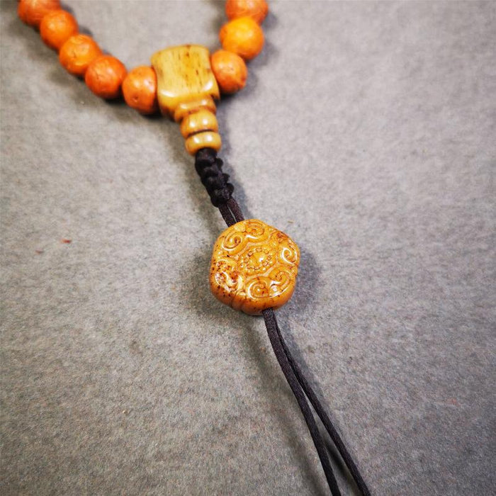 Lucky Knot Bead Amulet 0.63" - Tibetan Buddhist amulet, front view