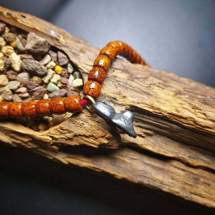 Mala Counter, Snow Lion Pendant - Tibetan Buddhist mala beads, detailed view