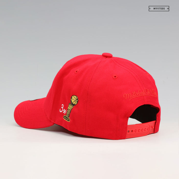 NEW YORK KNICKS 3X NBA FINALS CHAMPIONS SCRIPT LOW PRO RED MITCHELL & NESS SNAPBACK HAT
