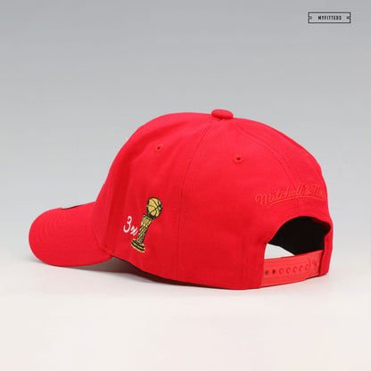 NEW YORK KNICKS 3X NBA FINALS CHAMPIONS SCRIPT LOW PRO RED MITCHELL & NESS SNAPBACK HAT