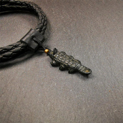 Obsidian Scorpion Amulet 1.26" - Tibetan Buddhist amulet, front view