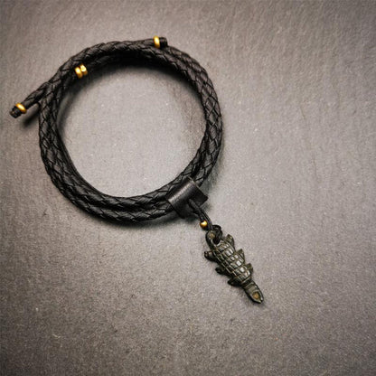Obsidian Scorpion Amulet 1.26" - Tibetan Buddhist amulet, detailed view