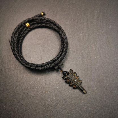 Obsidian Scorpion Amulet 1.38" - Tibetan Buddhist amulet, detailed view