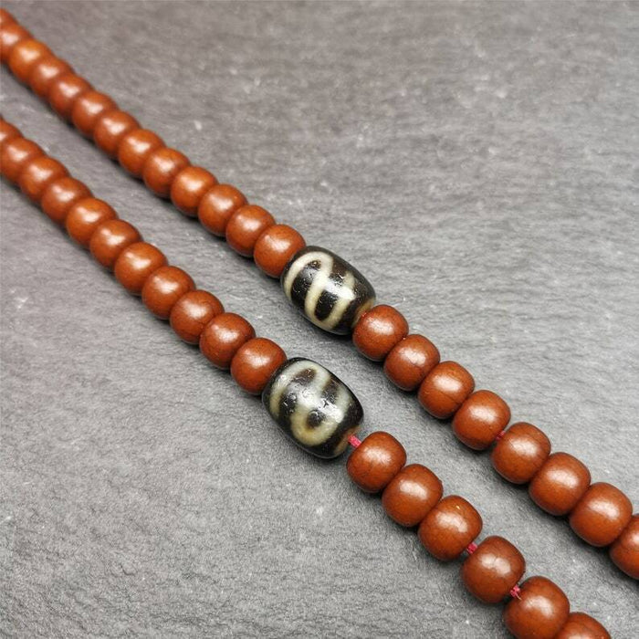 Pair of Dzi Bead 0.47" - Tibetan dzi bead, detailed view