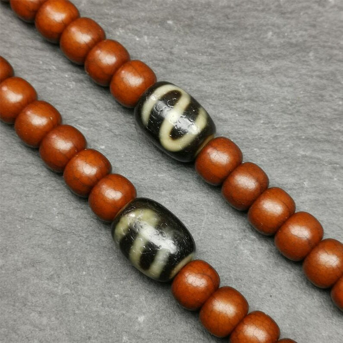 Pair of Dzi Bead 0.47" - Tibetan dzi bead, close-up detail
