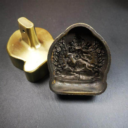 Vajrapani Tsa Tsa Mold 2.95“ - Tibetan tsa tsa mold, close-up detail